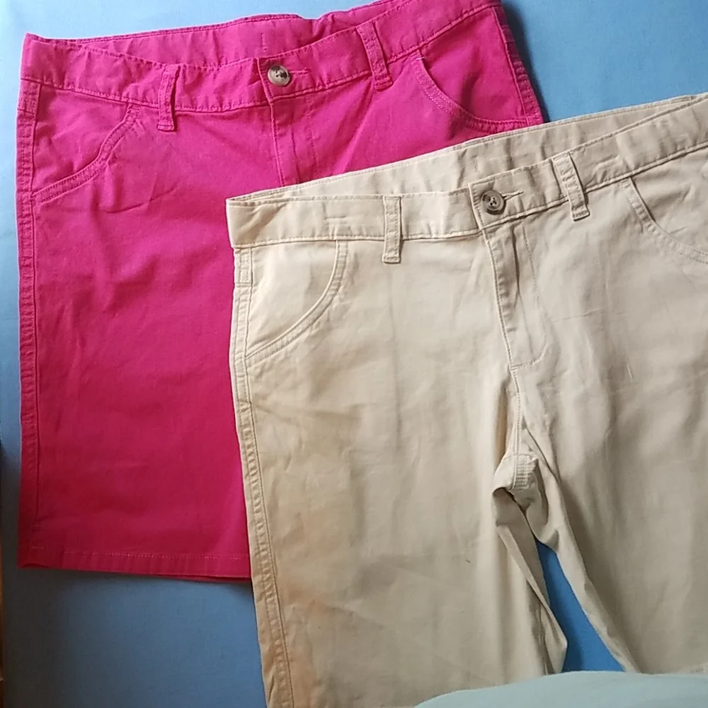 Girls shorts 2 pair like new size 16 - Picture 1 of 5